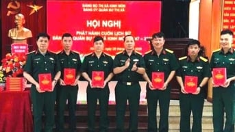 Phát hành 100 cuốn Lịch sử Đảng bộ Quân sự thị xã Kinh Môn