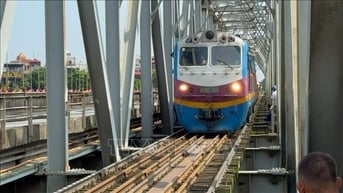 Thủ tướng chỉ đạo đẩy nhanh tiến độ dự án đường sắt Lào Cai - Hà Nội - Hải Phòng