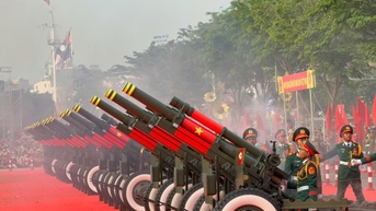 21 loạt đại bác rền vang mừng 50 năm ngày giải phóng miền Nam, thống nhất đất nước