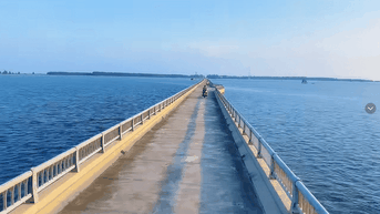 Cung đường vượt biển ở Ninh Bình ít người biết, cảnh hoàng hôn đẹp mê ly