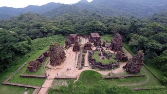 Thánh địa cổ ở Việt Nam nhìn từ trên cao đẹp như tranh cổ tích