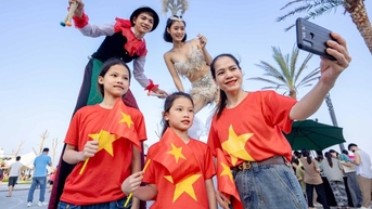 Vlasta - Sầm Sơn đón hàng chục nghìn du khách trong dịp nghỉ lễ 30/4-1/5