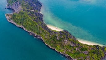 'Viên ngọc xanh giữa lòng vịnh' ở Quảng Ninh có cảnh siêu đẹp, đặc sản tiến vua