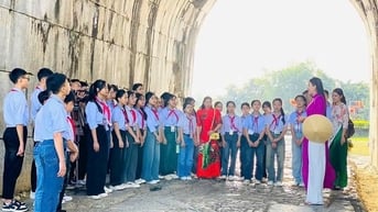 Học sinh thi làm hướng dẫn viên di sản Thành nhà Hồ trên TikTok