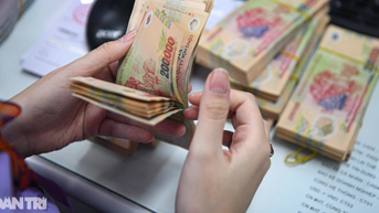 Lý do tiền đồng mất giá dù USD yếu đi