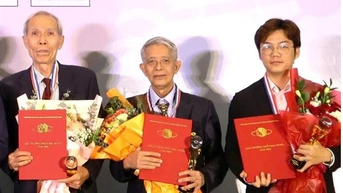 PGS.TSKH. Vũ Cao Minh người hồi sinh cho đá