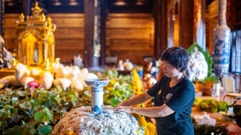 Gặp người thiết kế mô hình hoa sen 18 cánh ôm tháp xá lợi Đức Phật ở chùa Tam Chúc