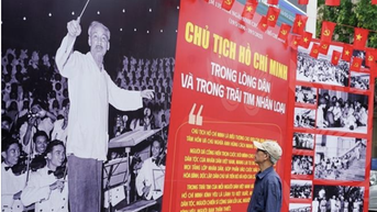 Thông tấn xã Việt Nam trưng bày ảnh Kỷ niệm 135 năm Ngày sinh Chủ tịch Hồ Chí Minh