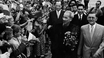 Thế giới tôn vinh Chủ tịch Hồ Chí Minh vĩ đại