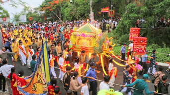 Rước Bà Chúa Xứ về với cộng đồng