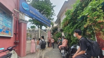 Trường 'nóng' của TP.HCM hết cảnh xếp hàng xuyên đêm mua hồ sơ vào lớp 1