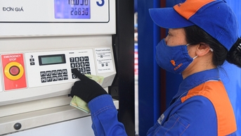 Giá xăng dầu đồng loạt tăng, có loại tăng hơn 400 đồng/lít