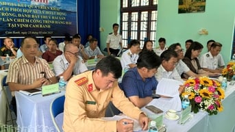 Việc giải phóng lồng bè chiếm dụng luồng hàng hải trên vịnh Cam Ranh đã chuyển biến tích cực
