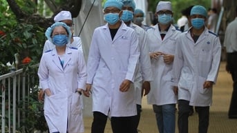 Điểm sàn xét tuyển ngành sức khỏe và giáo viên năm 2025 ra sao?