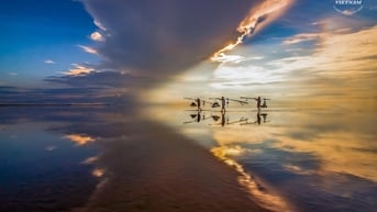 Biển vô cực đẹp siêu thực ở Ninh Thuận gây bão mạng