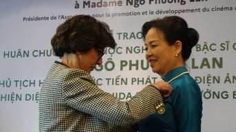 Huân chương của Pháp trao cho bà Ngô Phương Lan: Tôn vinh hành trình phi thường của một người phụ nữ