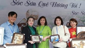 Người phụ nữ “vẽ” tương lai từ những hạt gạo Việt
