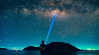 Lần đầu thấy dải ngân hà huyền ảo trên bầu trời Côn Đảo, nhiều người trầm trồ