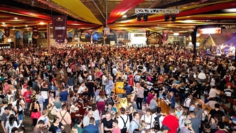 ស្វែងយល់ពី Oktoberfest នៅ Blumenau