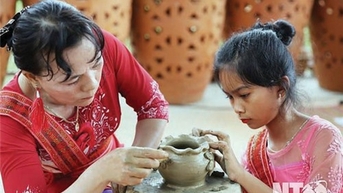 Lan tỏa “dòng chảy” di sản gốm Chăm