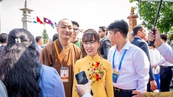 Tỷ phú Nguyễn Thị Phương Thảo tại Vesak 2025: Doanh nhân hiện đại và tinh thần Phật giáo trong thời đại mới