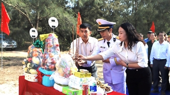 Vùng 3 Hải quân dâng hương tại Di tích Bến tàu không số Đức Phổ