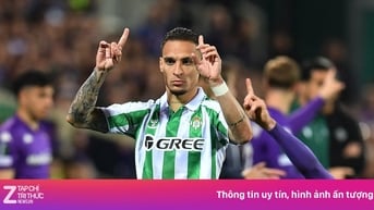 Antony giảm sâu lương để rời MU