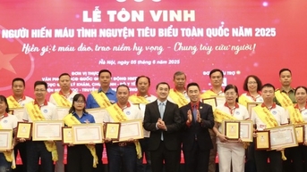 Tôn vinh người hiến máu tình nguyện tiêu biểu