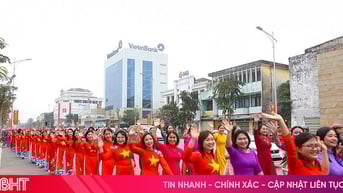 Từ "viên gạch hồng" đến sản phẩm OCOP: Phụ nữ Hà Tĩnh thắp sáng phong trào thi đua