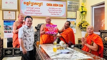 Đoàn già làng Bình Phước đến Bạc Liêu học hỏi kinh nghiệm và tham quan mô hình sản xuất