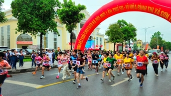 Sơn Tây: Hơn 150 vận động viên tham gia Giải chạy Báo Hànộimới mở rộng lần thứ 50