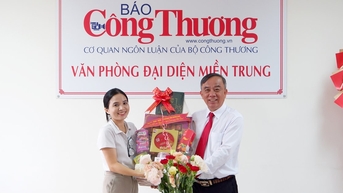 Phó Chủ tịch HĐND tỉnh Trần Xuân Vinh thăm, chúc mừng các cơ quan báo chí tại Đà Nẵng