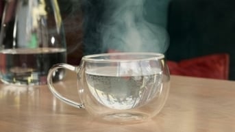 Ba lợi ích đặc biệt của việc uống nước ấm vào mùa Hè