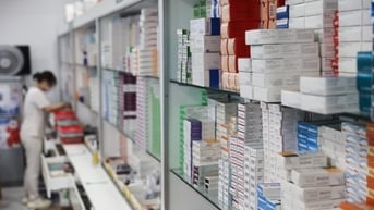 Uống thuốc giảm đau thường xuyên gây mục xương?