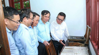 Đoàn Báo chí Việt Nam thăm nơi lãnh tụ Nguyễn Ái Quốc - Hồ Chí Minh sáng lập báo Thanh Niên