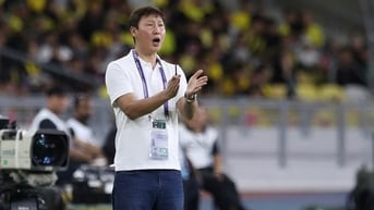 HLV Kim Sang-sik nói gì sau trận thua Malaysia?