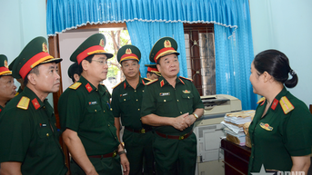 Thượng tướng Hoàng Xuân Chiến kiểm tra, nắm tình hình tại tỉnh Kon Tum
