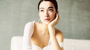Á hậu Lệ Hằng tự tin khoe sắc vóc tuổi 32