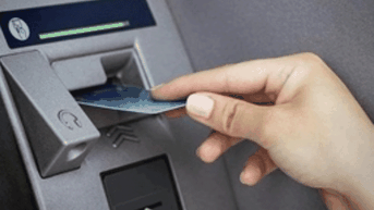 Thẻ ATM từ chính thức bị 'khóa cửa' từ 1-7-2025