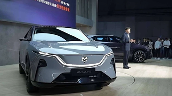 Mazda EZ-60 "cháy hàng" với hơn 26.000 đơn sau 1 tháng