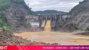 Thủy điện Hố Hô xả tràn, nhiều hồ chứa tăng lưu lượng điều tiết
