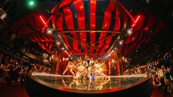 Show 'Dư âm' lấy cảm hứng từ hoàng hậu Pháp Marie Antoinette trên đỉnh Bà Nà khiến khán giả mê mẩn