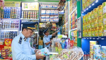 Quyết liệt đấu tranh chống buôn lậu, hàng giả