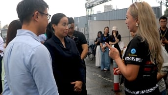 Lãnh đạo thành phố động viên các đội pháo hoa trước đêm tranh tài