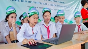 Trang bị kiến thức về biến đổi khí hậu cho học sinh dân tộc thiểu số tại Hòa Bình