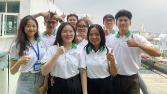 Sinh viên trường ĐH Công nghiệp TPHCM "hô biến" mắt dứa thành bánh kẹo