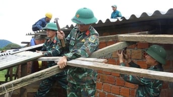 Giúp dân khắc phục hậu quả bão số 1