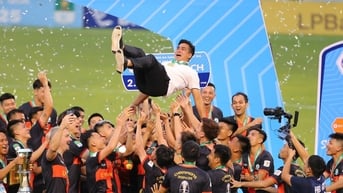 Hoàng Đức, Văn Lám và Ninh Bình rước cúp vô địch: V-League có thêm đối thủ cực chất