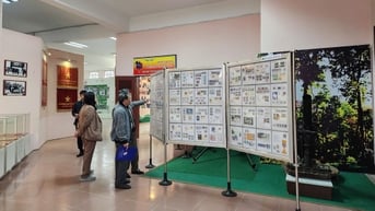Độc đáo bộ tem thông tin liên lạc - xưa và nay