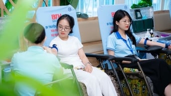 Hàng trăm người đến Bệnh viện Đa khoa Quốc tế Nam Sài Gòn tiếp sức sự sống